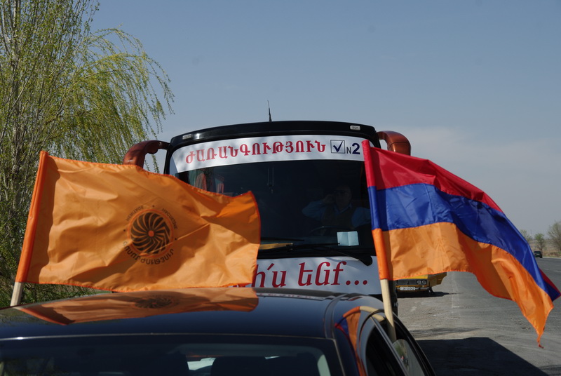 Րաֆֆի Հովհաննիսյան. «Պետք է պարզվի միայն մեկ դրոշ` ՀՀ եռագույնը»