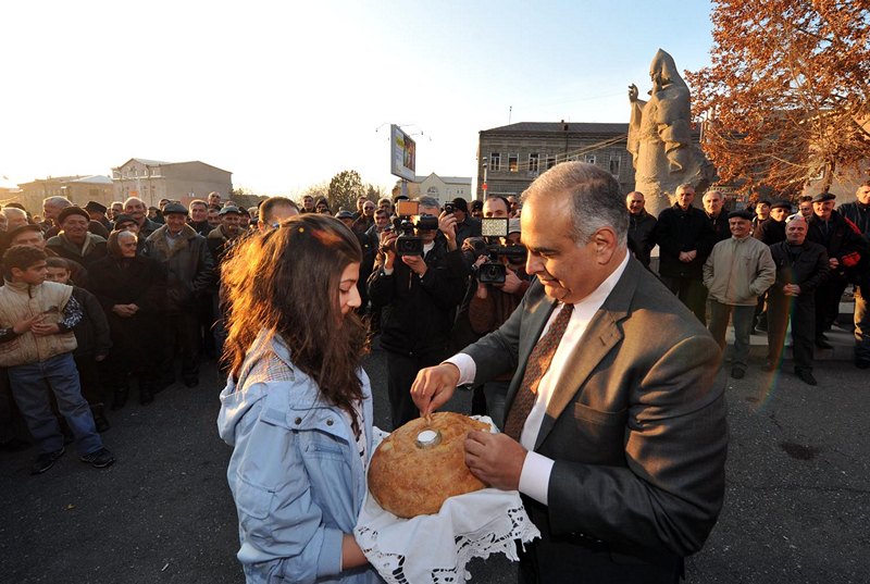 Րաֆֆի Հովհաննիսյանը հանդիպեց օտարերկրյա դեսպանների հետ