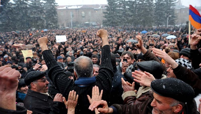 Րաֆֆի Հովհաննիսյանը տարածում է «Բարեւի հեղափոխությունը»