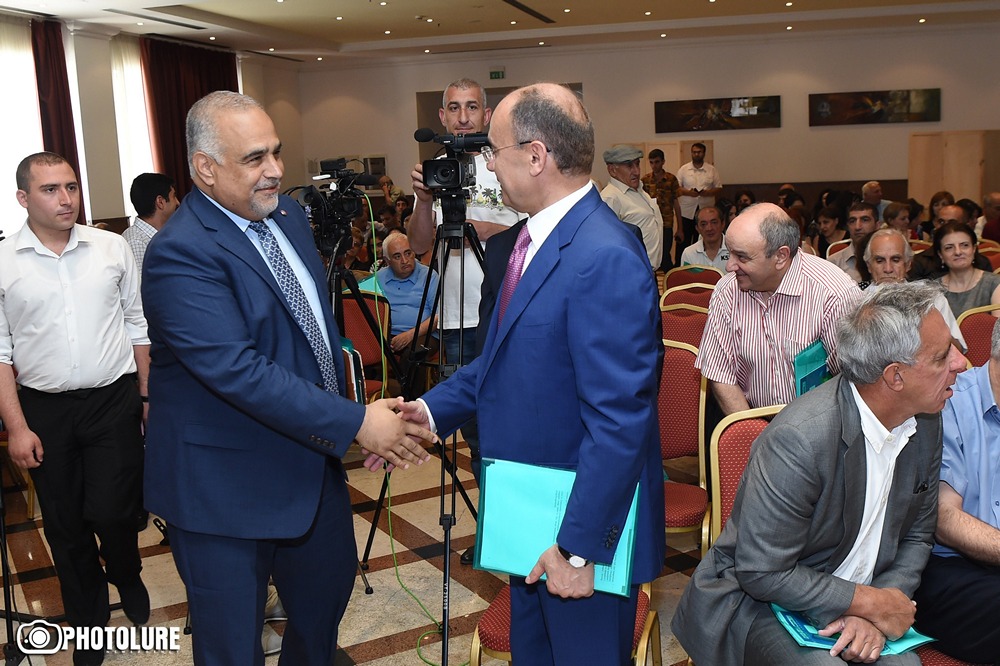 HERITAGE HOLDS ELEVENTH PARTY CONGRESS. Hovannisian Reelected Chairman
